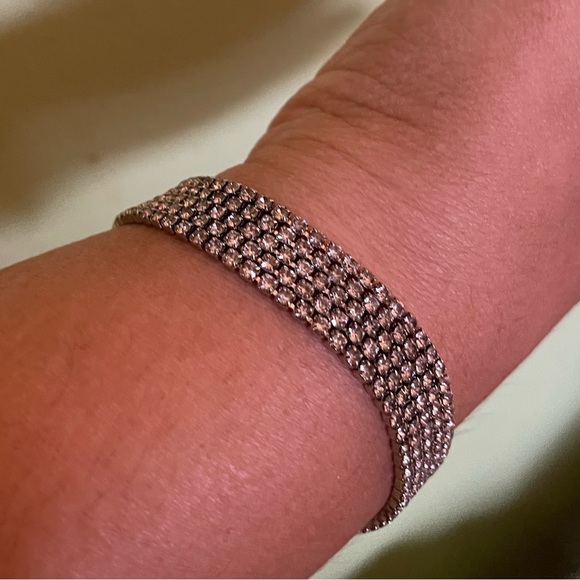 Elegant four strand Silver Bracelet with sparkly stones - Picture 5 of 6